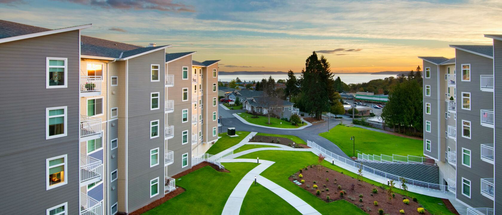 Des moines apartments and courtyard